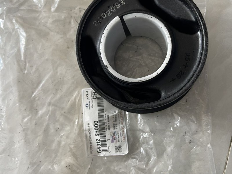 Cao su chân Cabin Hyundai HD72 HD99 110S N250 HD700 HD800 chính hãng