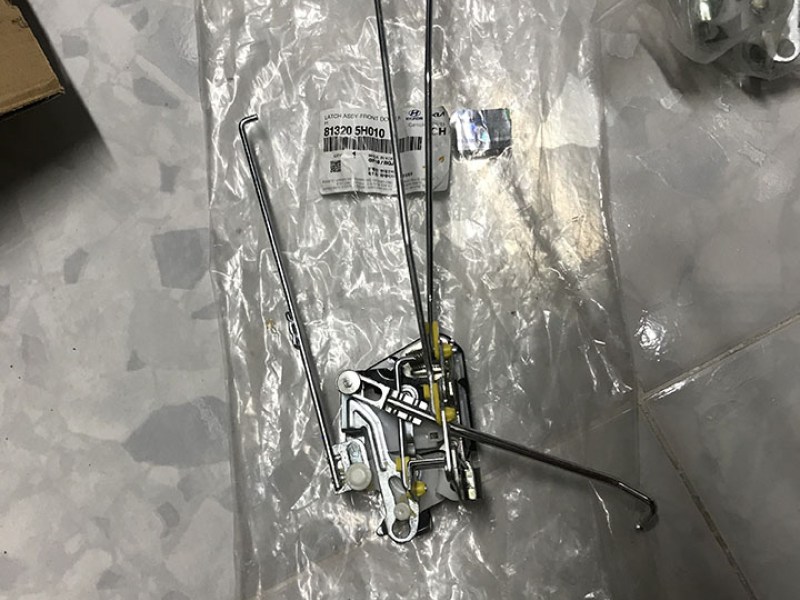 Cơ cấu ngậm cửa Hyundai HD72 HD99 110S N250 ổ ngậm cửa HD120 HD800 Mighty 2017