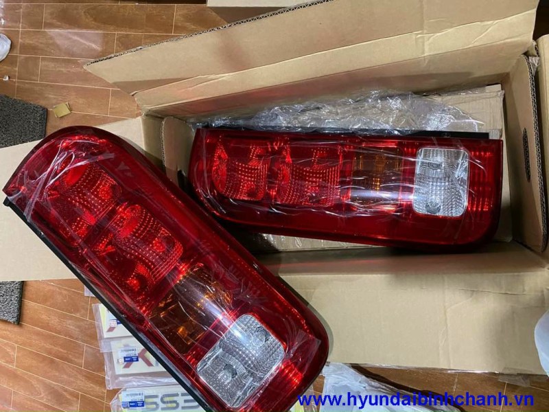 Đèn hậu Universe đèn lái Hyundai 45 chỗ Hyundai phụ tùng chính hãng
