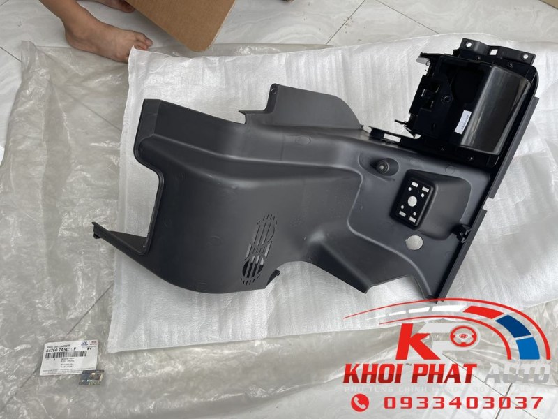 Ốp Taplo dưới đồng hồ Hyundai HD1000 Trago 15 tấn HD320 HD700 chính hãng